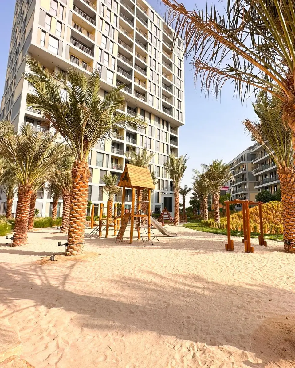 A Noor building above the palm garden at Midtown