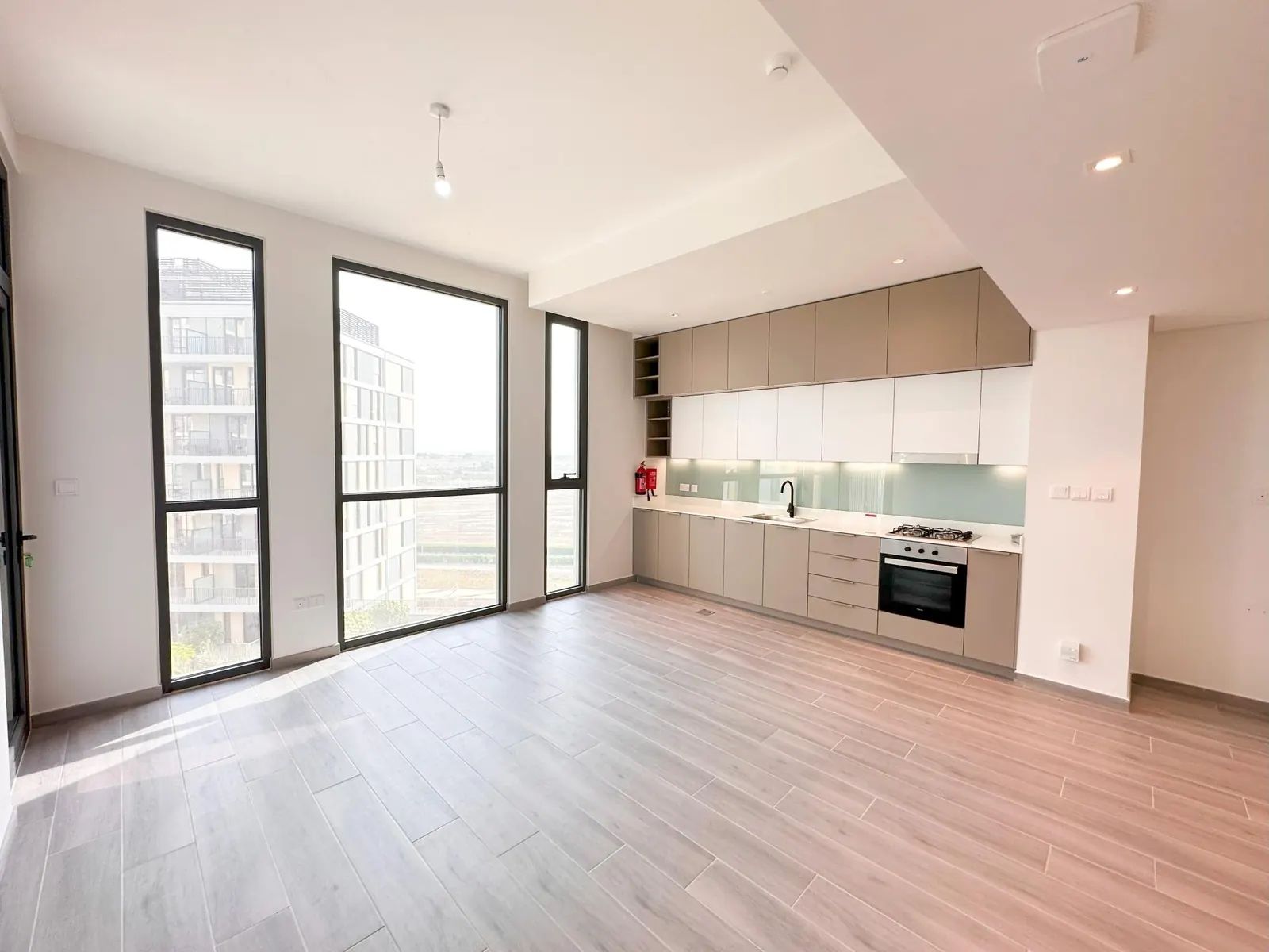 Living area and kitchen of a Noor one-bedroom, photo